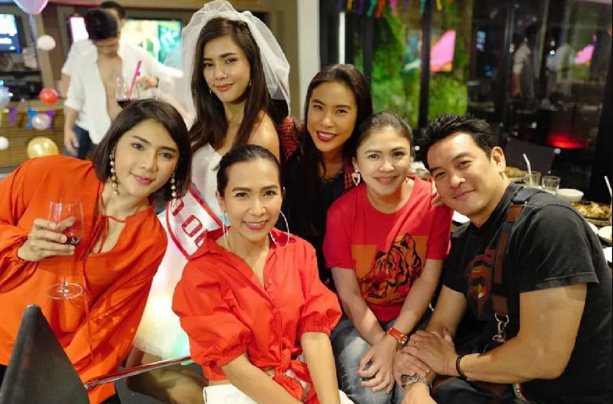 ส่องปาร์ตี้สละโสด อุ้ม ลักขณา ว่าที่เจ้าสาวสุดแซ่บคนต่อไป