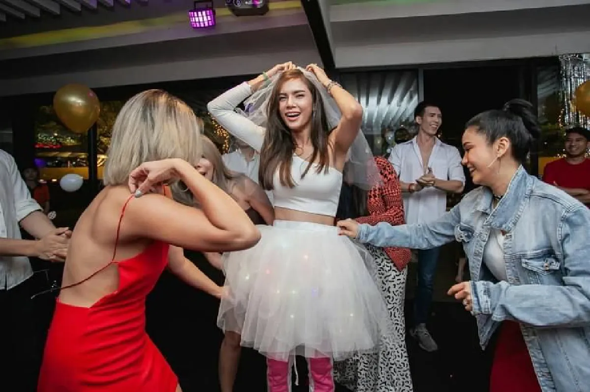 ส่องปาร์ตี้สละโสด อุ้ม ลักขณา ว่าที่เจ้าสาวสุดแซ่บคนต่อไป