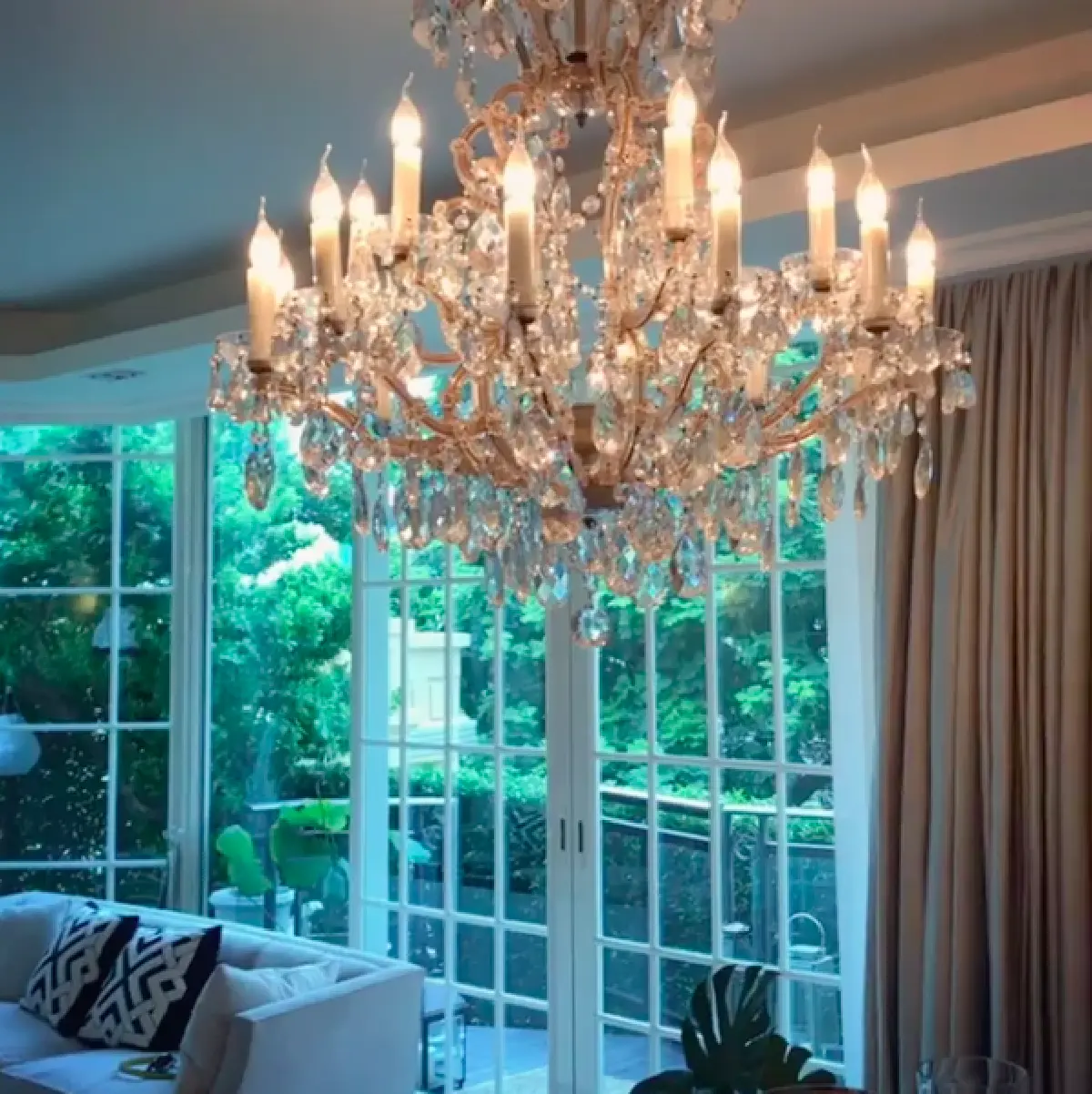 ทุ่มเงินเก็บ! “ปอย” แต่งคอนโดสไตล์โมเดิร์นจนสวยหรู อลังการทุกมุม