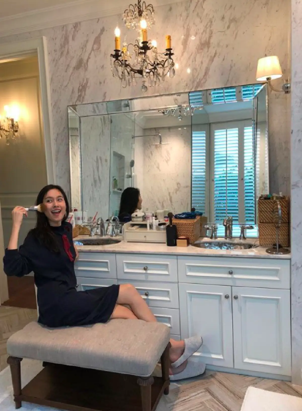 ทุ่มเงินเก็บ! “ปอย” แต่งคอนโดสไตล์โมเดิร์นจนสวยหรู อลังการทุกมุม