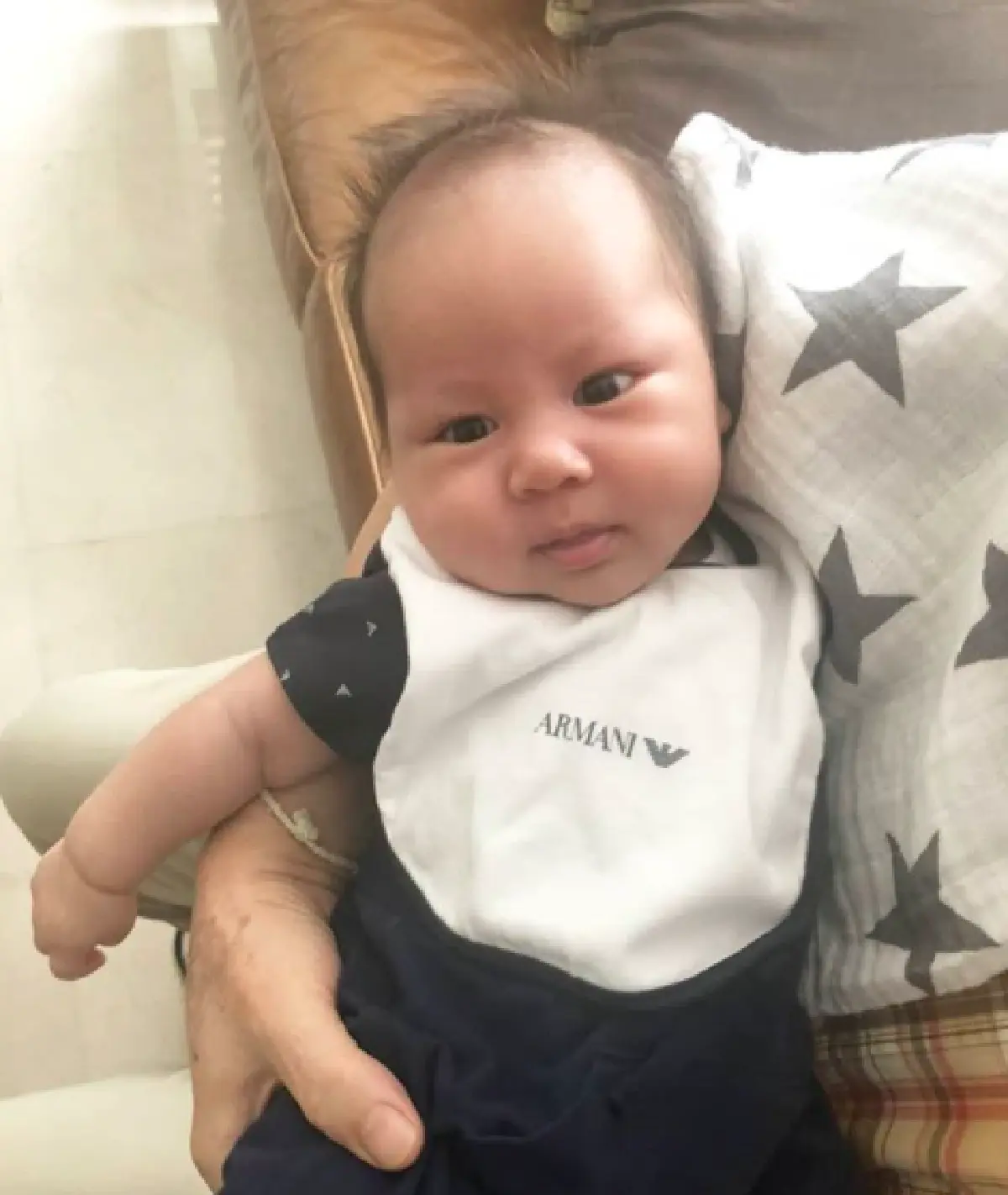 #เราเป็นคนไม่เยอะ! ส่องภาพ “น้องพอล” ลูกชายสุดคิ้วท์ของ “พ่ออั๋น-แม่จ๋า”