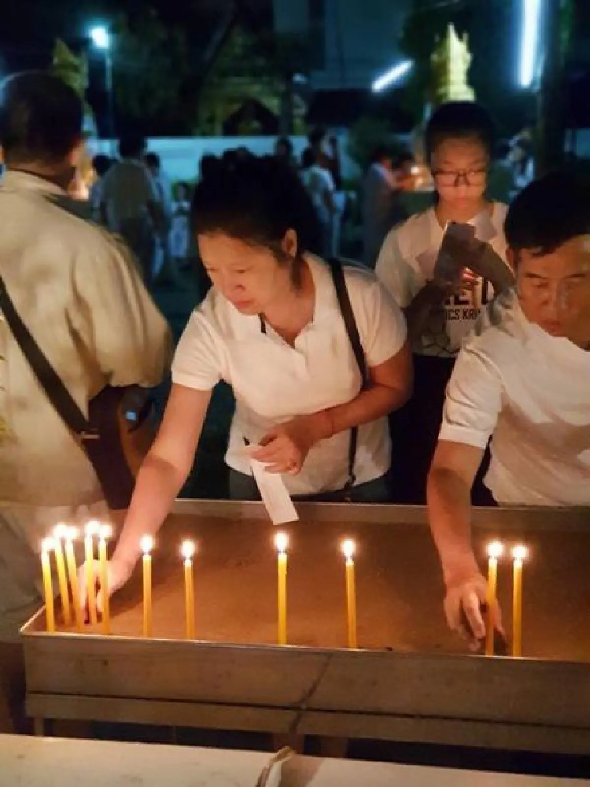 ทั่วไทยอธิษฐานจิต ส่งแรงใจให้ 'ทีมหมูป่า' ปลอดภัย