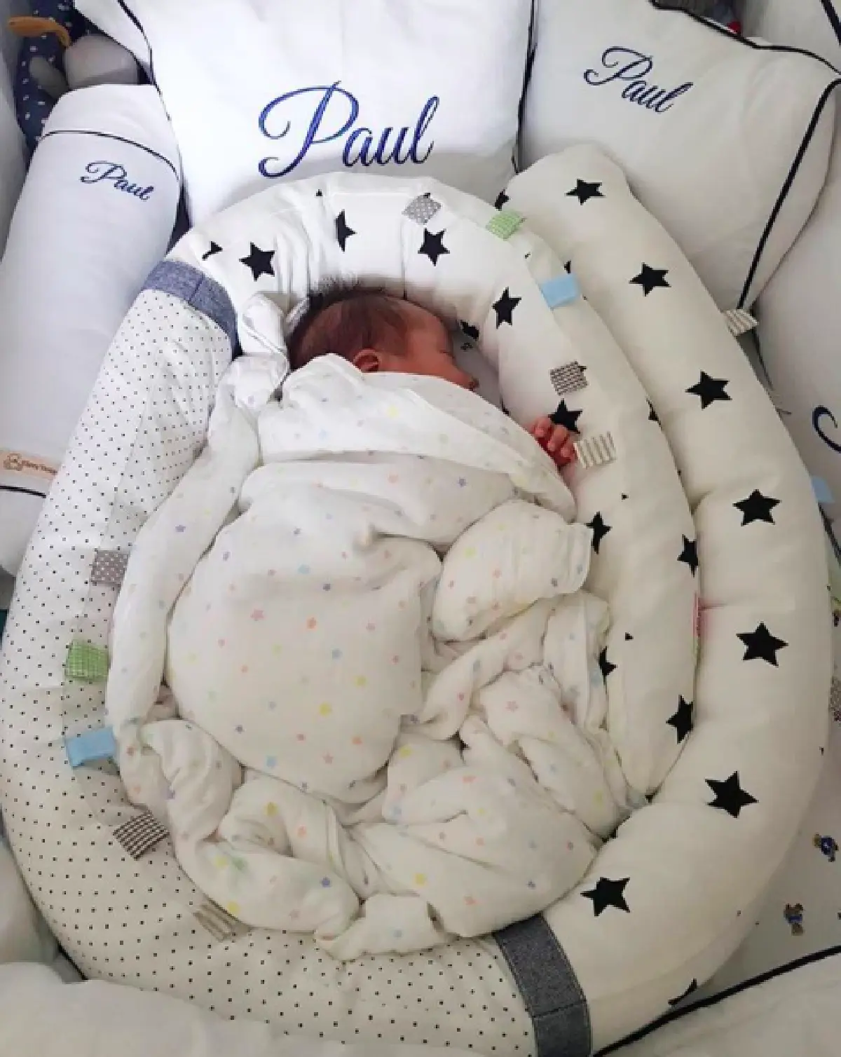 #เราเป็นคนไม่เยอะ! ส่องภาพ “น้องพอล” ลูกชายสุดคิ้วท์ของ “พ่ออั๋น-แม่จ๋า”