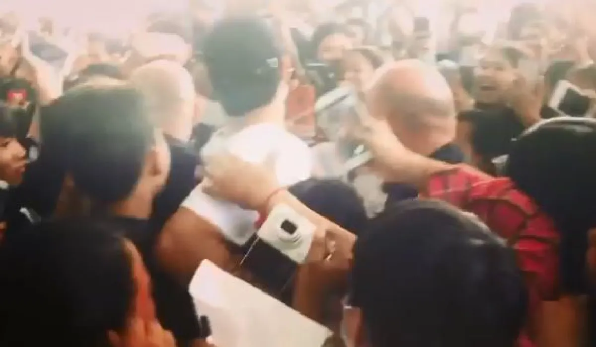 หมาก ปริญ เยือนกัมพูชา! แฟนคลับแห่ต้อนรับ..ทำเอาสนามบินแทบแตก (คลิป)