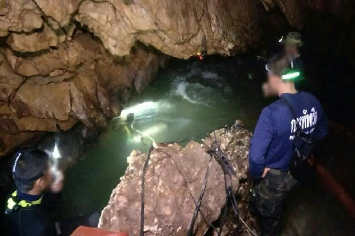 เผยภาพภารกิจหน่วยซีลเร่งช่วย13 ชีวิตถ้ำหลวง