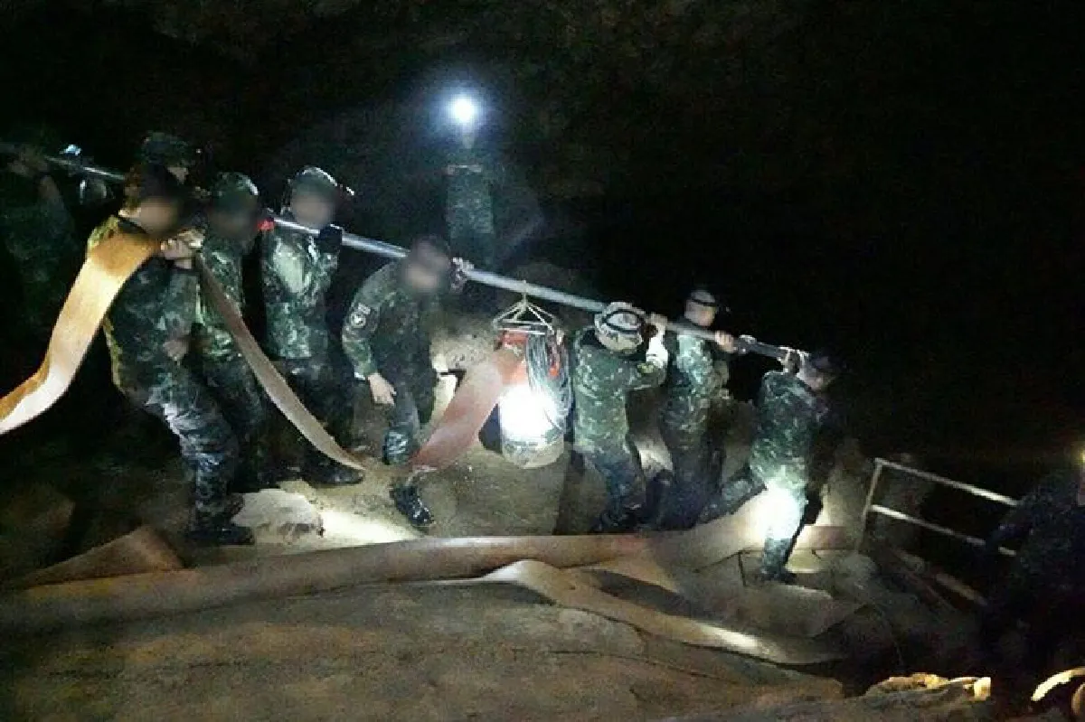 เผยภาพภารกิจหน่วยซีลเร่งช่วย13 ชีวิตถ้ำหลวง