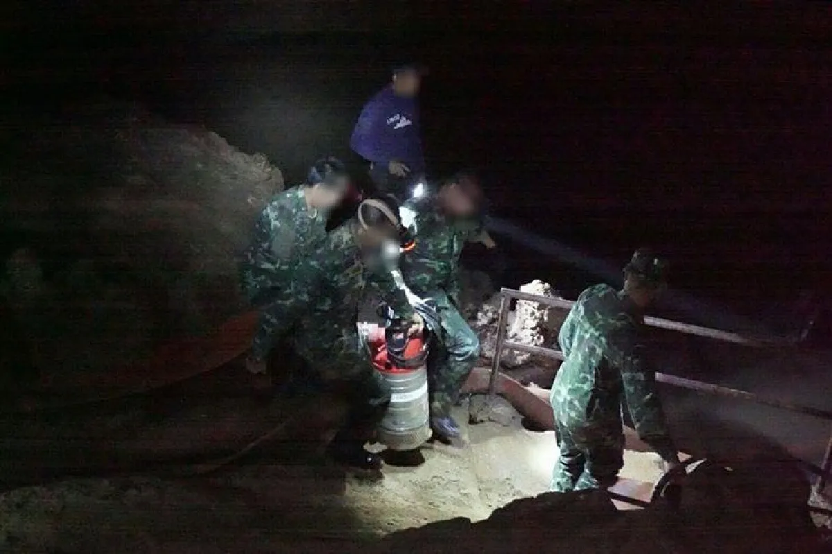 เผยภาพภารกิจหน่วยซีลเร่งช่วย13 ชีวิตถ้ำหลวง