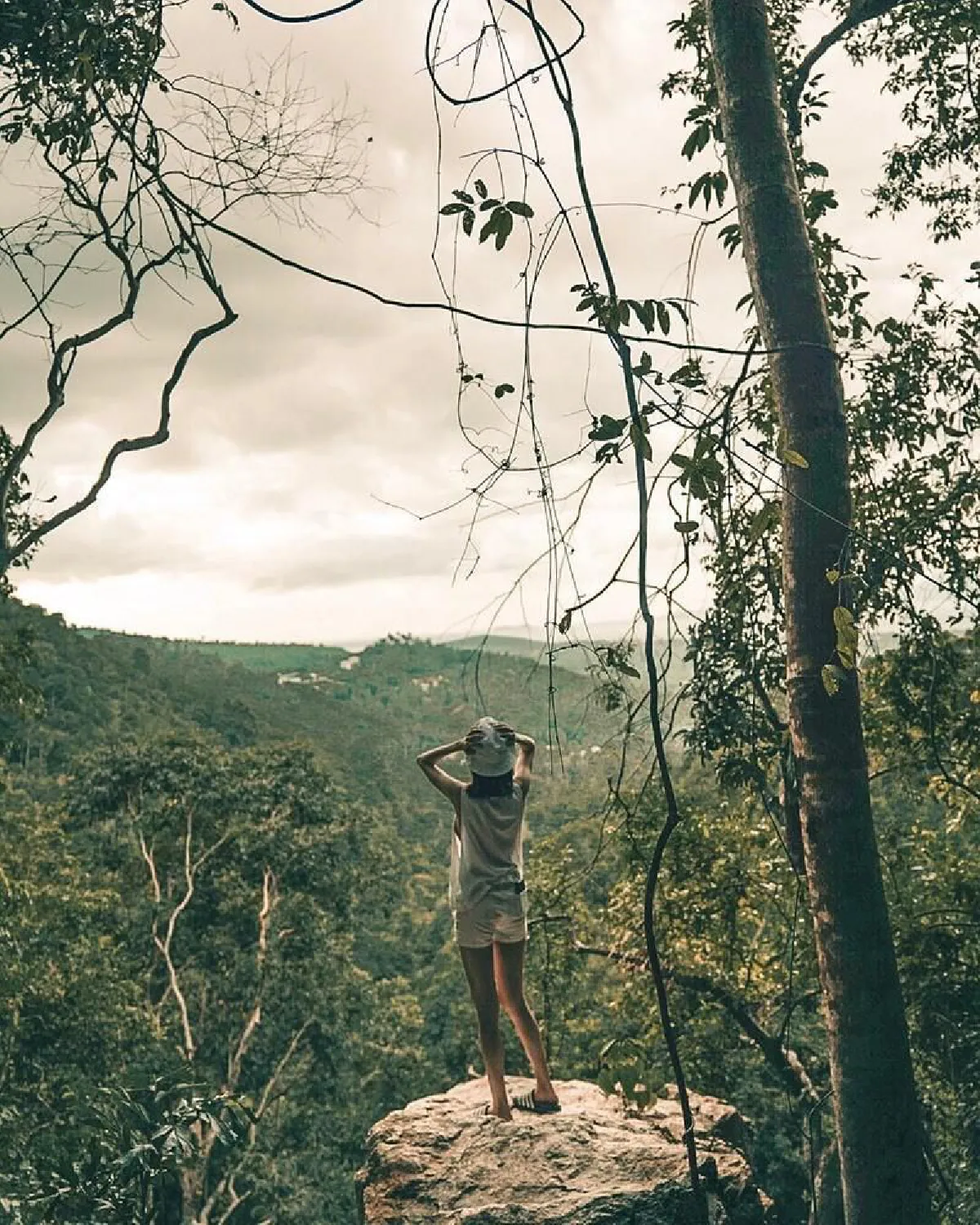 เซ็กซี่ขึ้นเรื่อยๆ! แก้ว จริญญา อวดหุ่นเป๊ะขาเรียวสวยในชุดวันพีซ