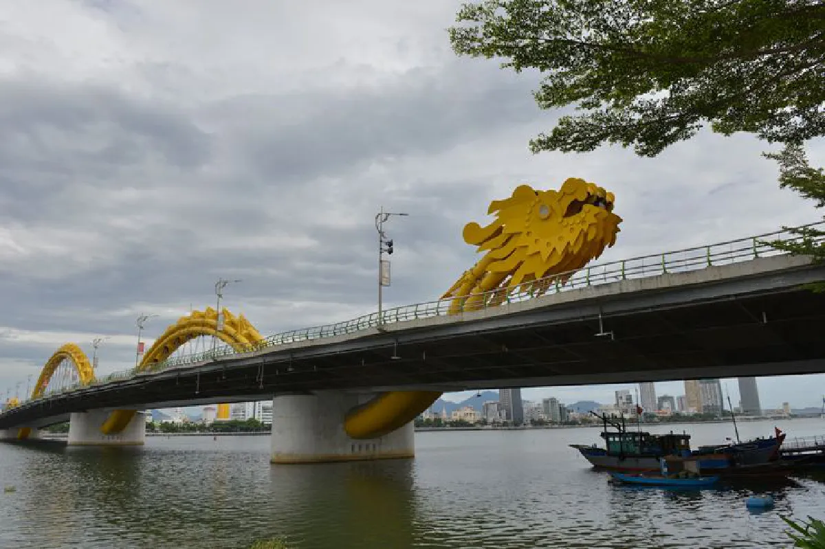 ด่าหนัง ประตูสู่เวียดนามกลาง