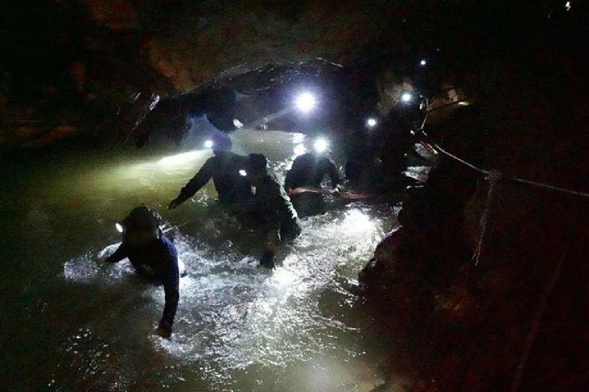 เผยภาพภารกิจหน่วยซีลเร่งช่วย13 ชีวิตถ้ำหลวง