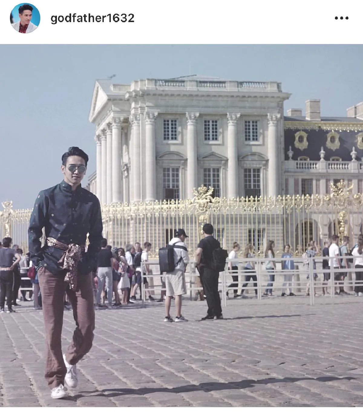 ส่องภาพ “ก็อต จิรายุ” ใส่ชุดไทยร่วมสมัย เดินชมพระราชวังแวร์ซาย