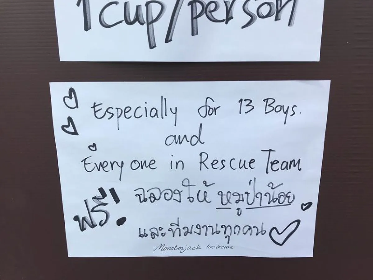 แม่ค้าเปิดร้านไอศกรีมให้ทานฟรี1วันฉลองข่าวดีพบหมูป่า