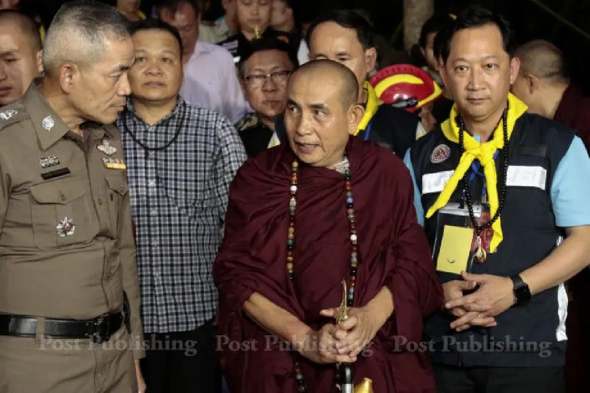 ลดระดับน้ำในถ้ำหลวงได้ผลดีต่อเนื่อง "ครูบาบุญชุ่ม"ทำพิธีอธิษฐานให้ทีมหมูป่าปลอดภัย