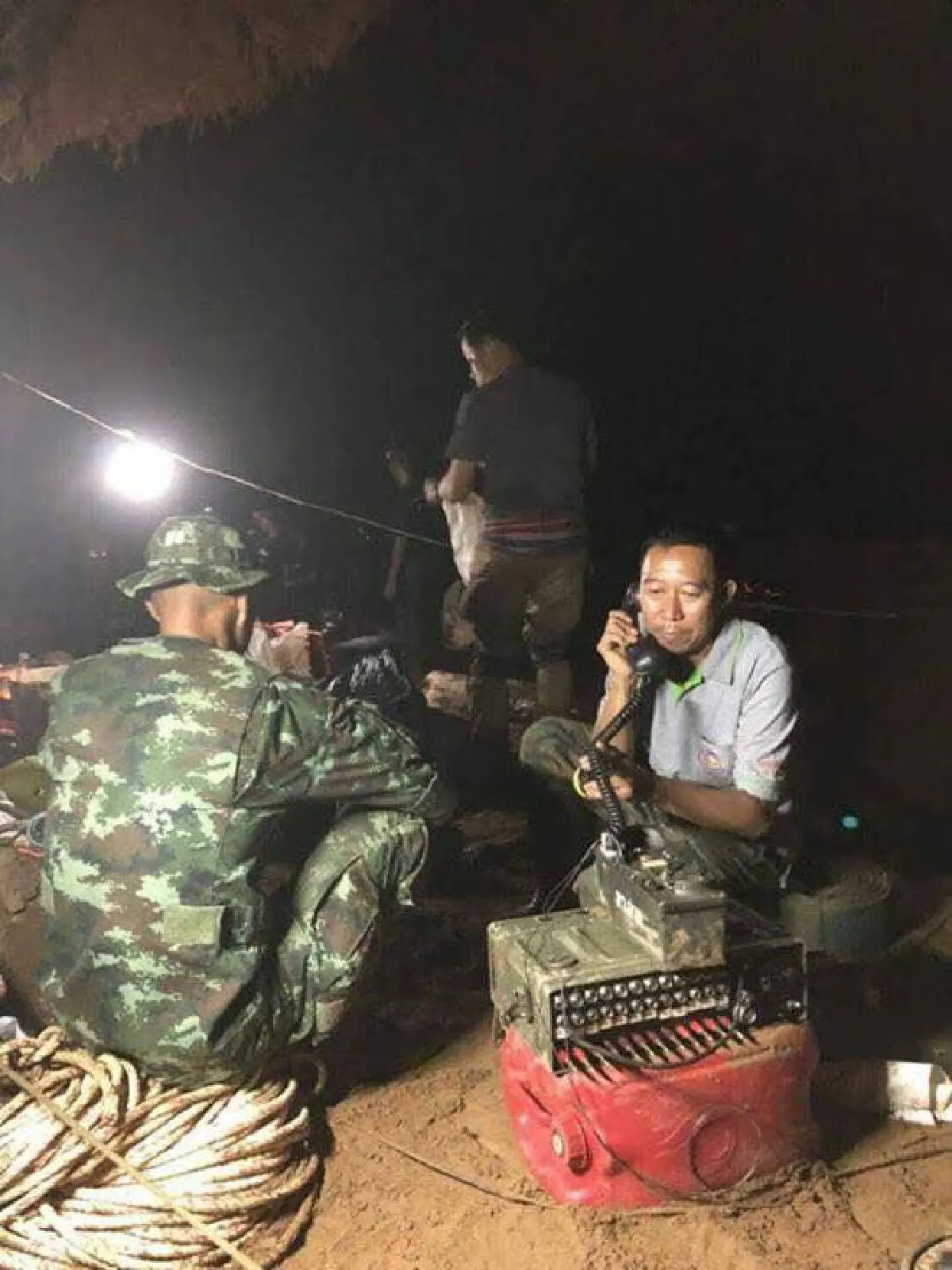 เก่าแต่เก๋า!รู้จักโทรศัพท์สนามเทคโนโลยียุคสงครามเวียดนามที่ถูกนำมาใช้ในภารกิจช่วยทีมหมูป่า