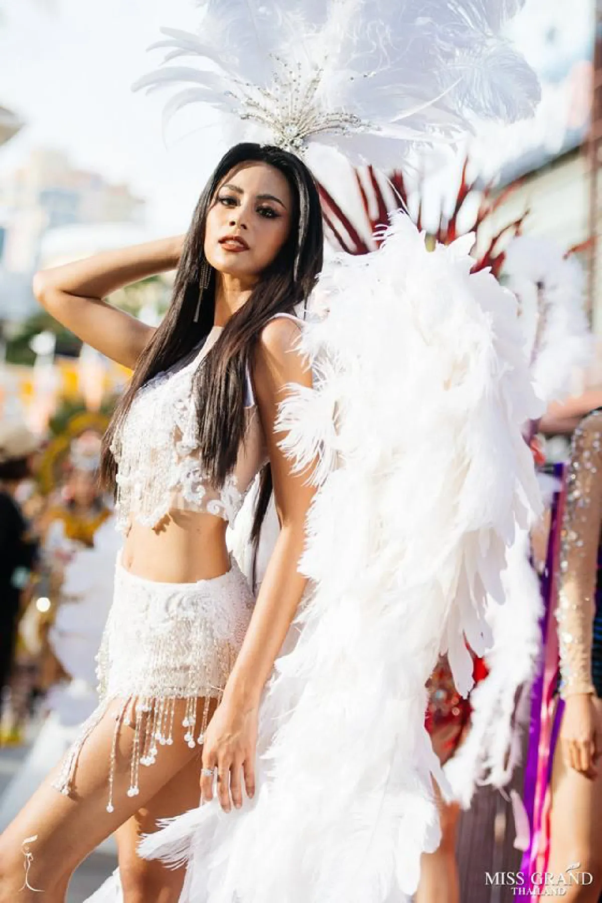 ยึดภูเก็ตเป็นแคทวอล์ค! ส่องภาพ "มิสแกรนด์ไทยแลนด์” กับขบวน PHUKET GRAND CARNIVAL