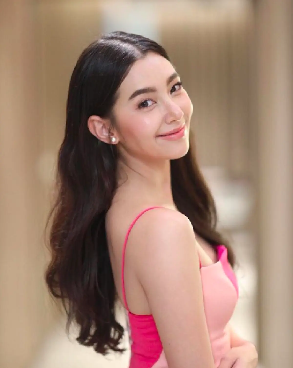 รวยจริง “เบลล่า” ถอยรถสปอร์ตหรูปอร์เช่ ราคาเฉียด 7 ล้าน