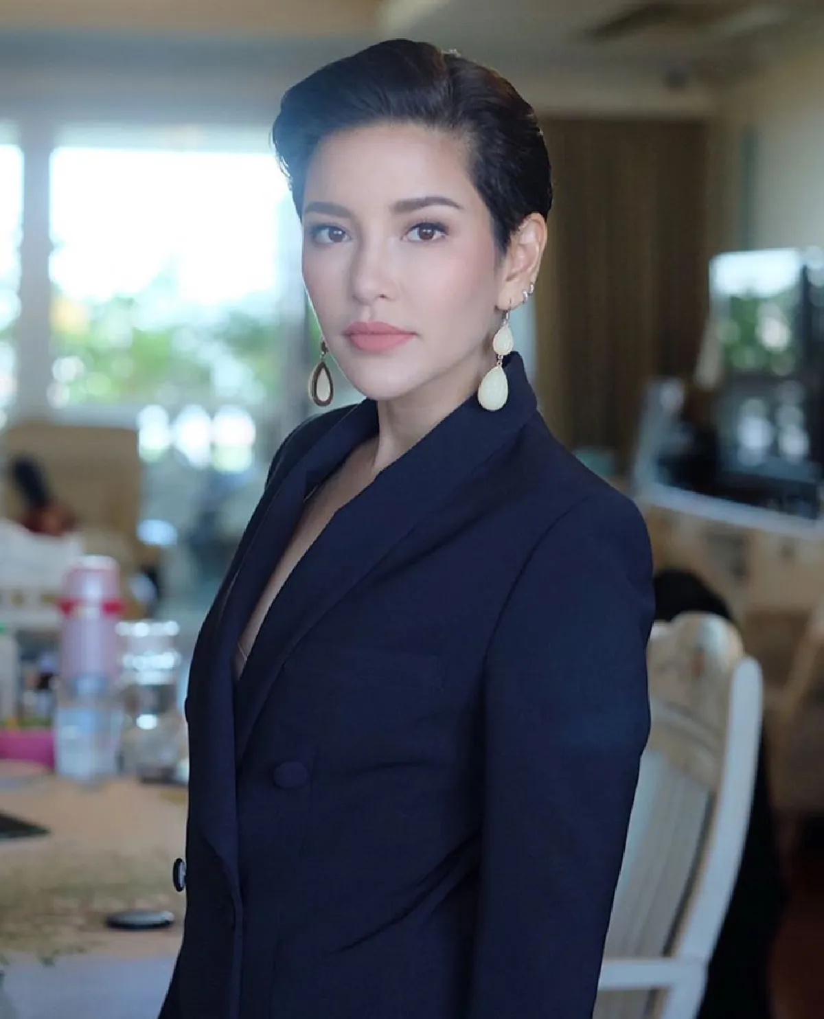 เป๊ะปังกว่าเดิม! อ้อม พิยดา หั่นผมสั้นสวยเท่กระชากวัย 43 ปี