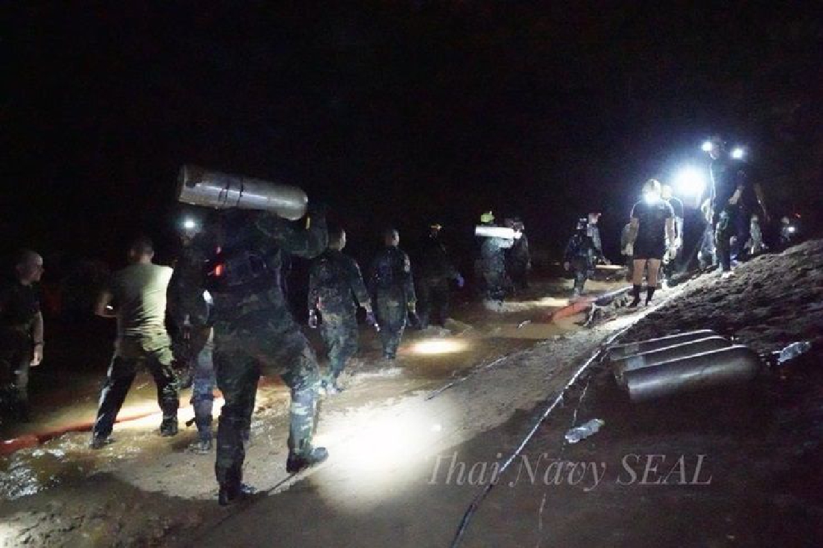 เร่งเติมออกซิเจนเพิ่มอากาศถ้ำหลวง - 3โถงน้ำลดเดินได้ เร่งเติมออกซิเจนเพิ่มอากาศถ้ำหลวง - 3โถงน้ำลดเดินได้