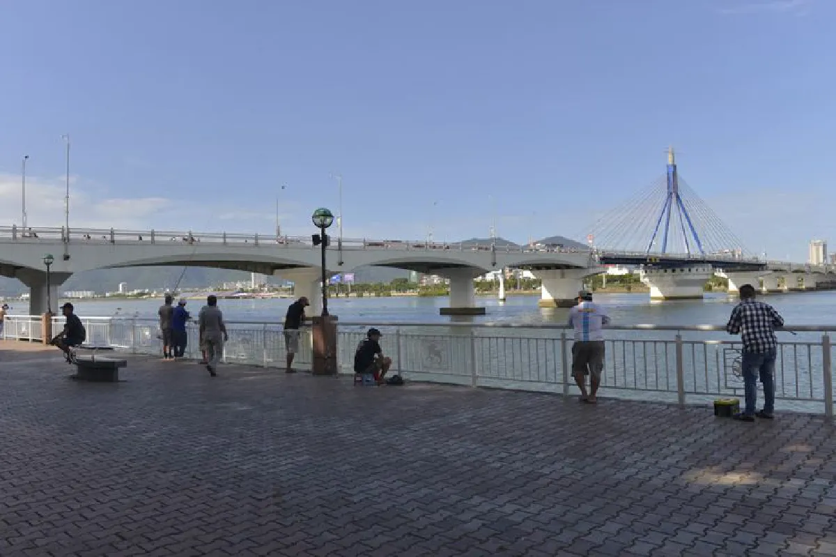 ไปด่าหนัง ชมประวัติศาสตร์ ดูชายหาด เที่ยวเมืองท่า