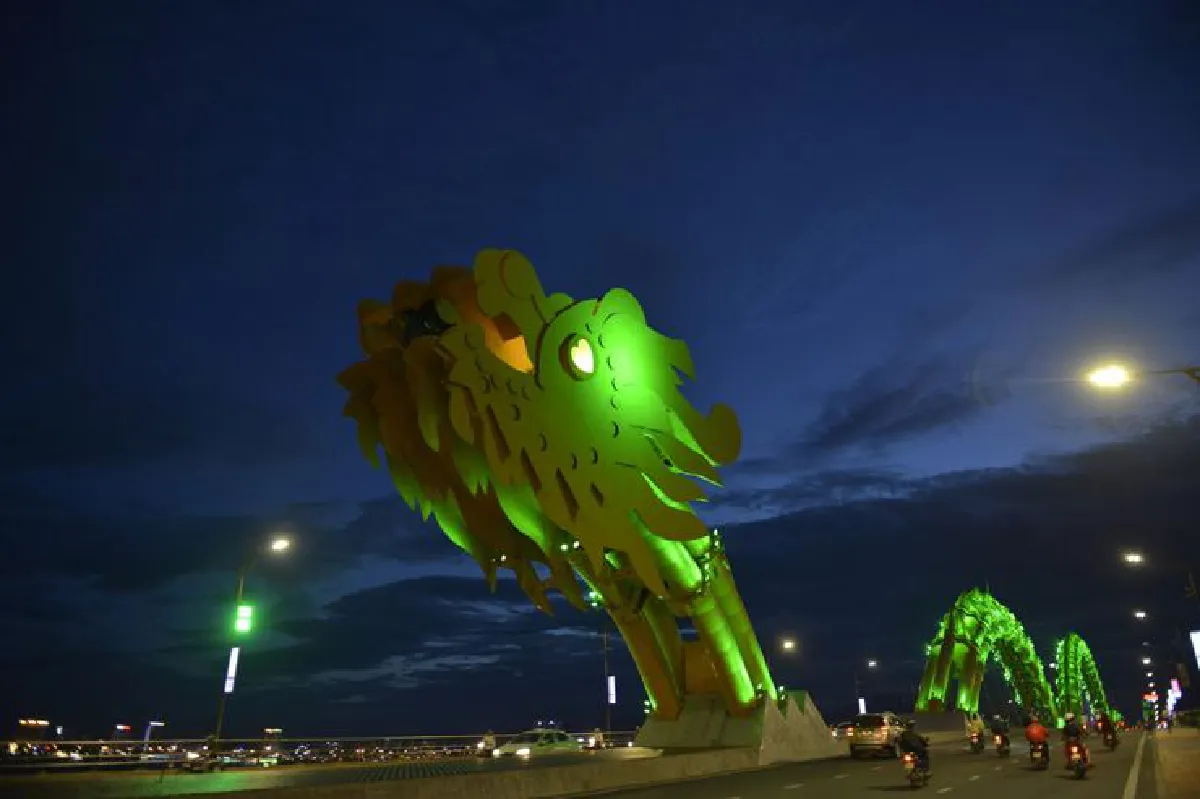 ไปด่าหนัง ชมประวัติศาสตร์ ดูชายหาด เที่ยวเมืองท่า