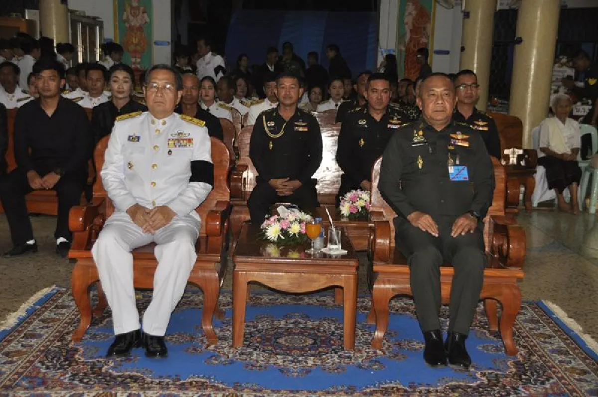 พระราชทานพวงมาลาหลวงวางหน้าหีบศพ"ร้อยโทวโรฒน์"