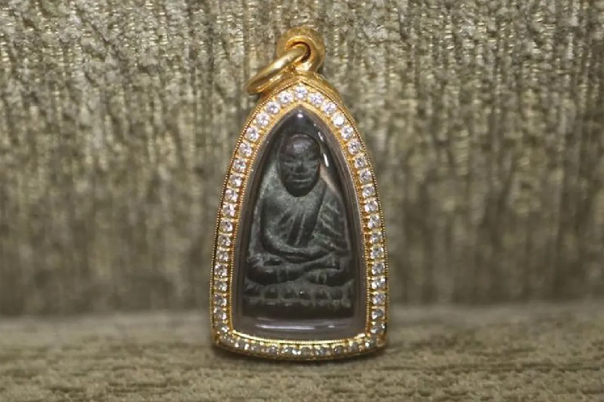 หยิบกล้องส่องพระ ‘สกลธี ภัททิยกุล’