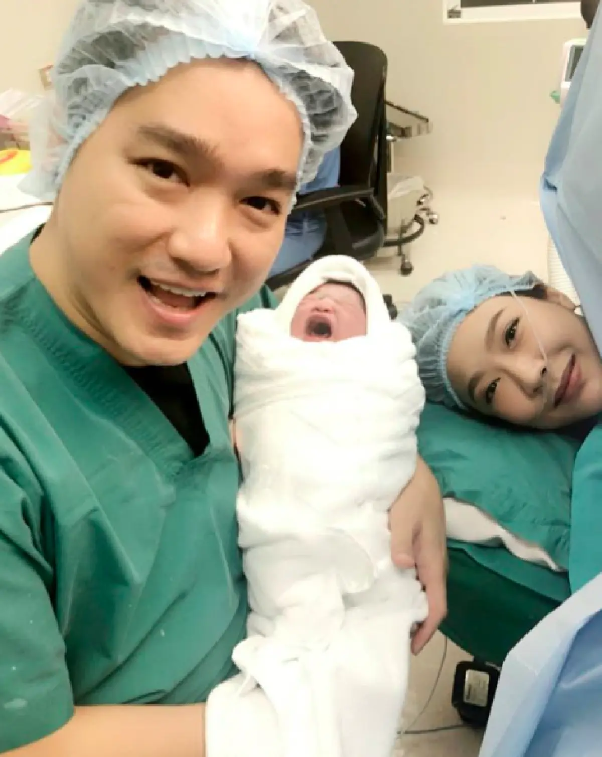 "เอ๊ะ จิรากร” ตื่นเต้นมาก! หลังภรรยาคลอดลูกสาวคนที่ 3