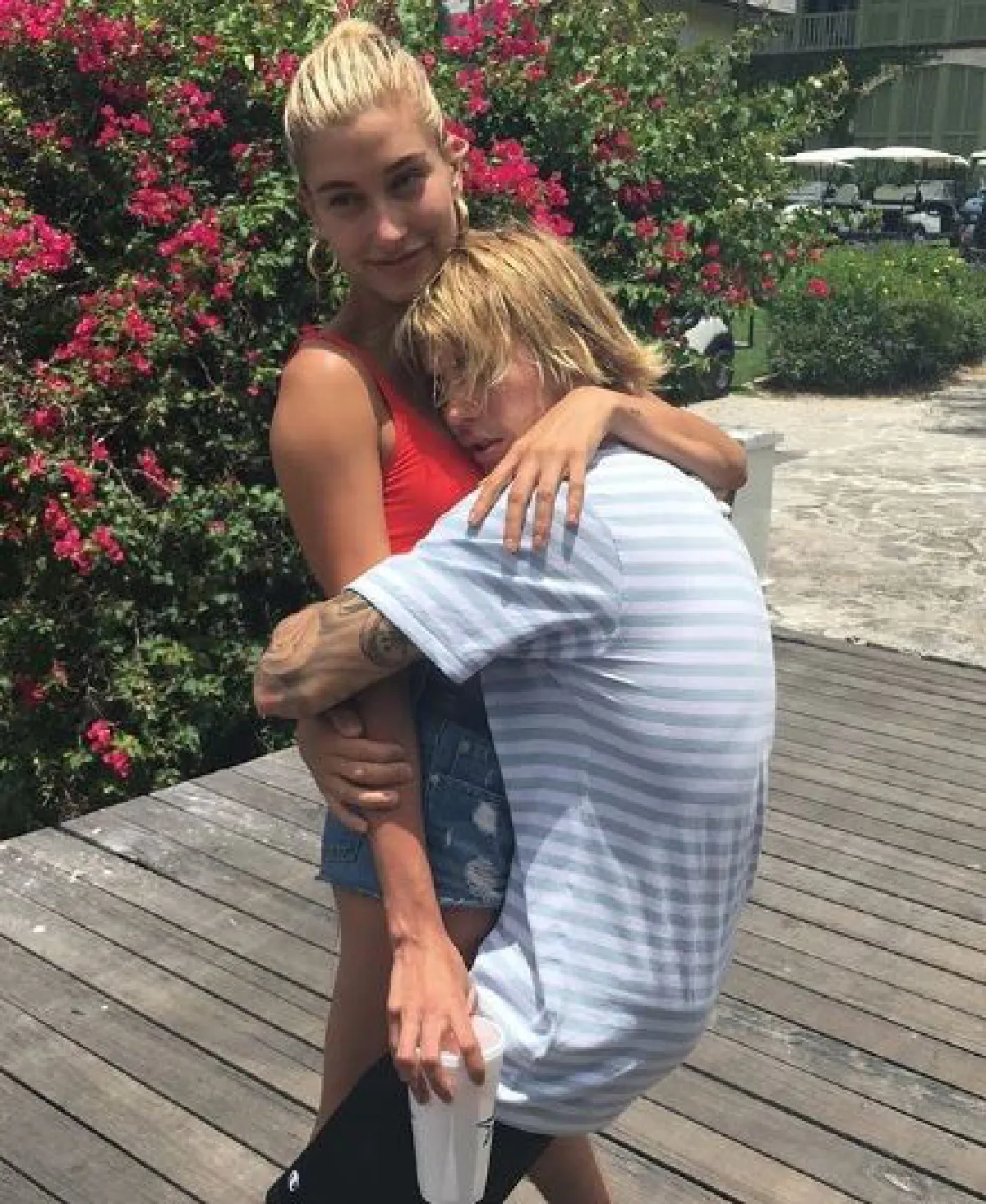 ซูมแหวนเพชรเม็ดโตของ เฮลีย์ คู่หมั้น บีเบอร์ มูลค่ากว่า 66 ล้านบาท