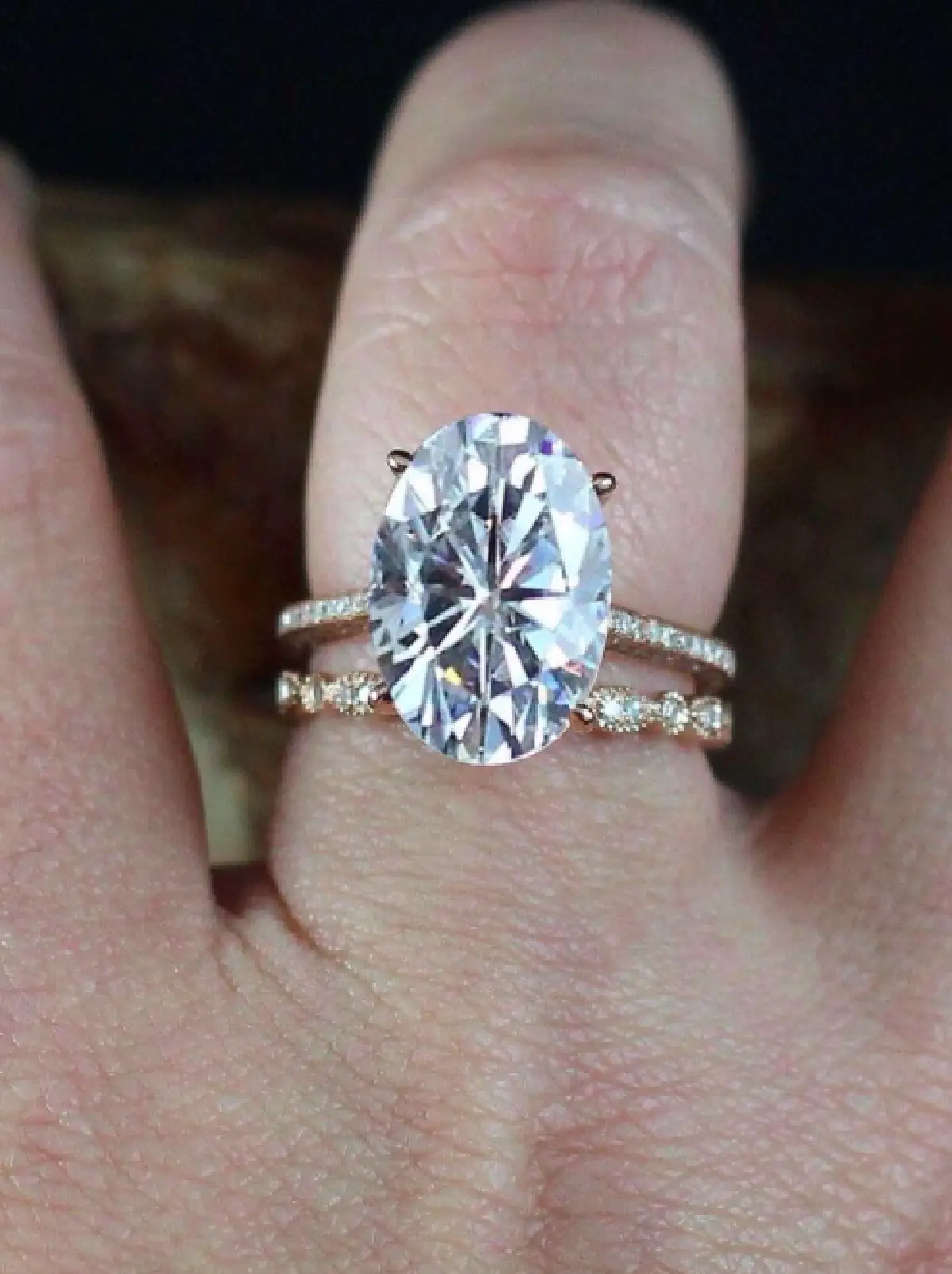 ซูมแหวนเพชรเม็ดโตของ เฮลีย์ คู่หมั้น บีเบอร์ มูลค่ากว่า 66 ล้านบาท