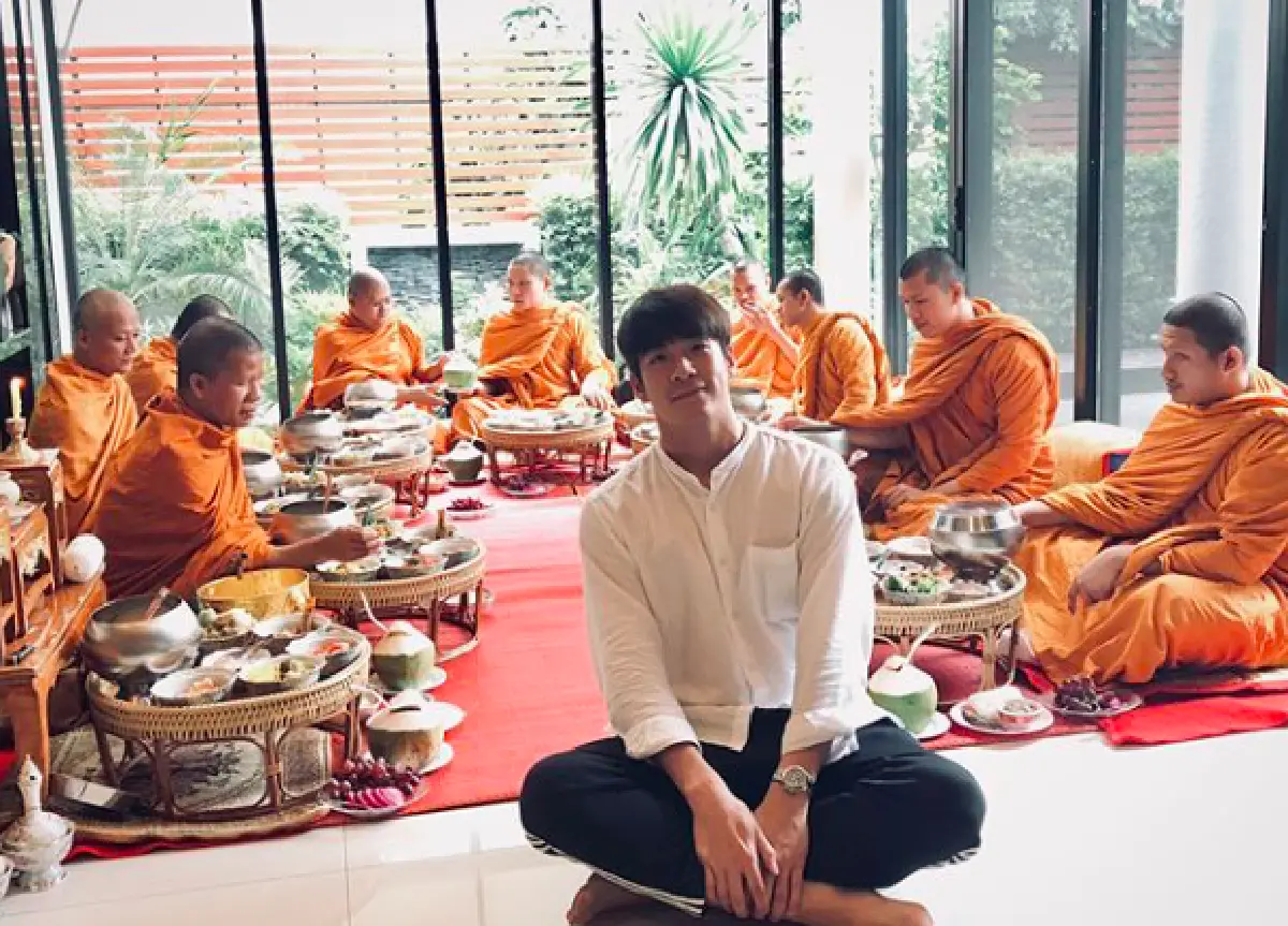 ”อาเล็ก" ฤกษ์ดีทำบุญขึ้นบ้านใหม่หลังโต “เต้ย” ร่วมมาให้กำลังใจ