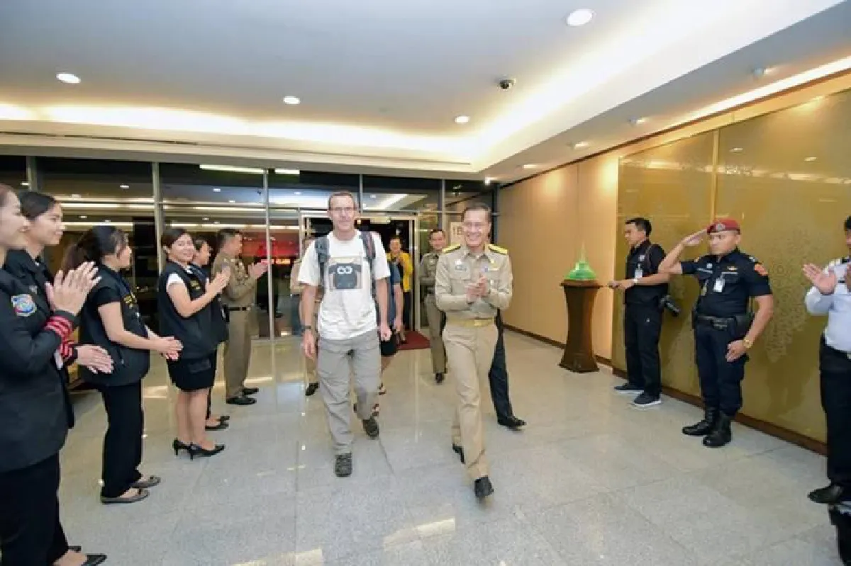 ส่ง2นักดำน้ำอังกฤษกลับประเทศแล้ว เจ้าตัวกล่าวติดตลก "อย่าเข้าถ้ำช่วงฝนตกอีก"
