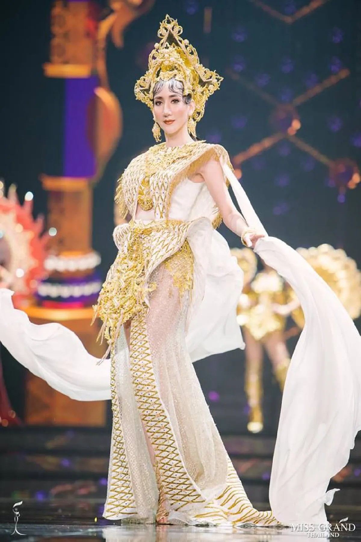 เว่อร์วังให้สุด! ส่องชุดประจำชาติสุดอลังการของสาวงามมิสแกรนด์ฯ