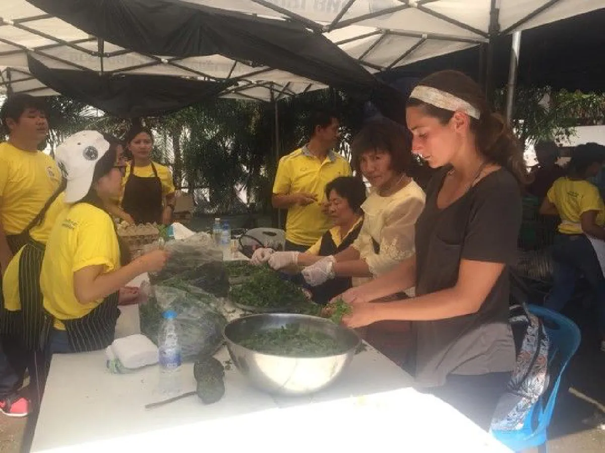 สาวฝรั่งตั้งใจมาเที่ยวเมืองไทย สุดท้ายกลายเป็นแม่ครัวที่ถ้ำหลวง