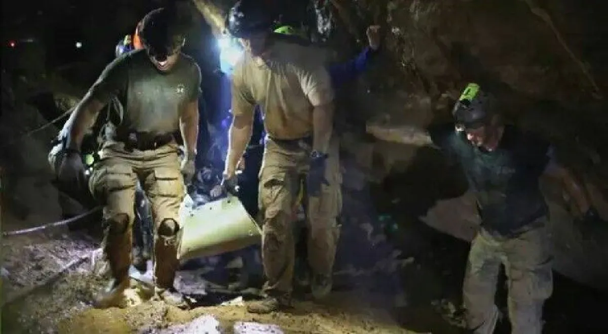 "ออกซิเจนหมด-ฝนหนักกำลังมา"ภารกิจสุดหินที่ต้องแข่งกับเวลา! เรื่องเล่าจาก"หน่วยซีล"