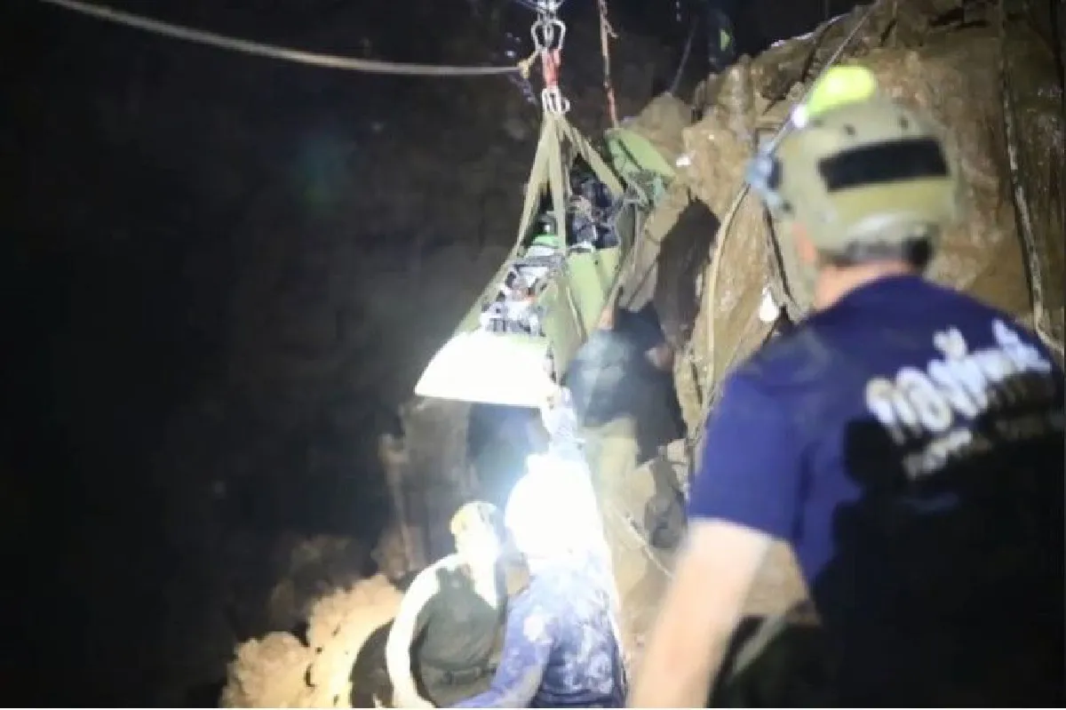 "ออกซิเจนหมด-ฝนหนักกำลังมา"ภารกิจสุดหินที่ต้องแข่งกับเวลา! เรื่องเล่าจาก"หน่วยซีล"