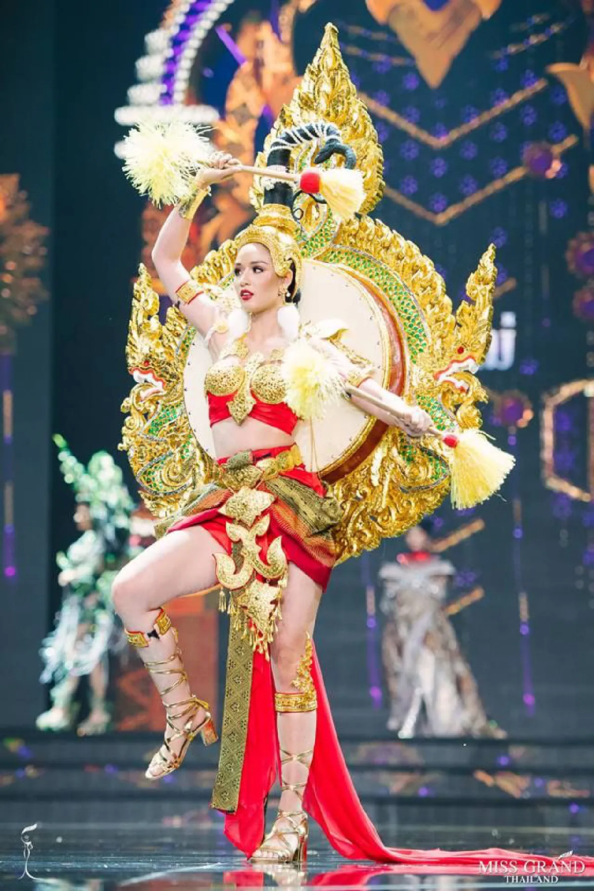 เว่อร์วังให้สุด! ส่องชุดประจำชาติสุดอลังการของสาวงามมิสแกรนด์ฯ