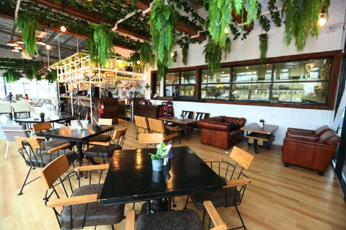 สายลมความสุขพัดโชย บรีซ คาเฟ่ แอนด์ บาร์