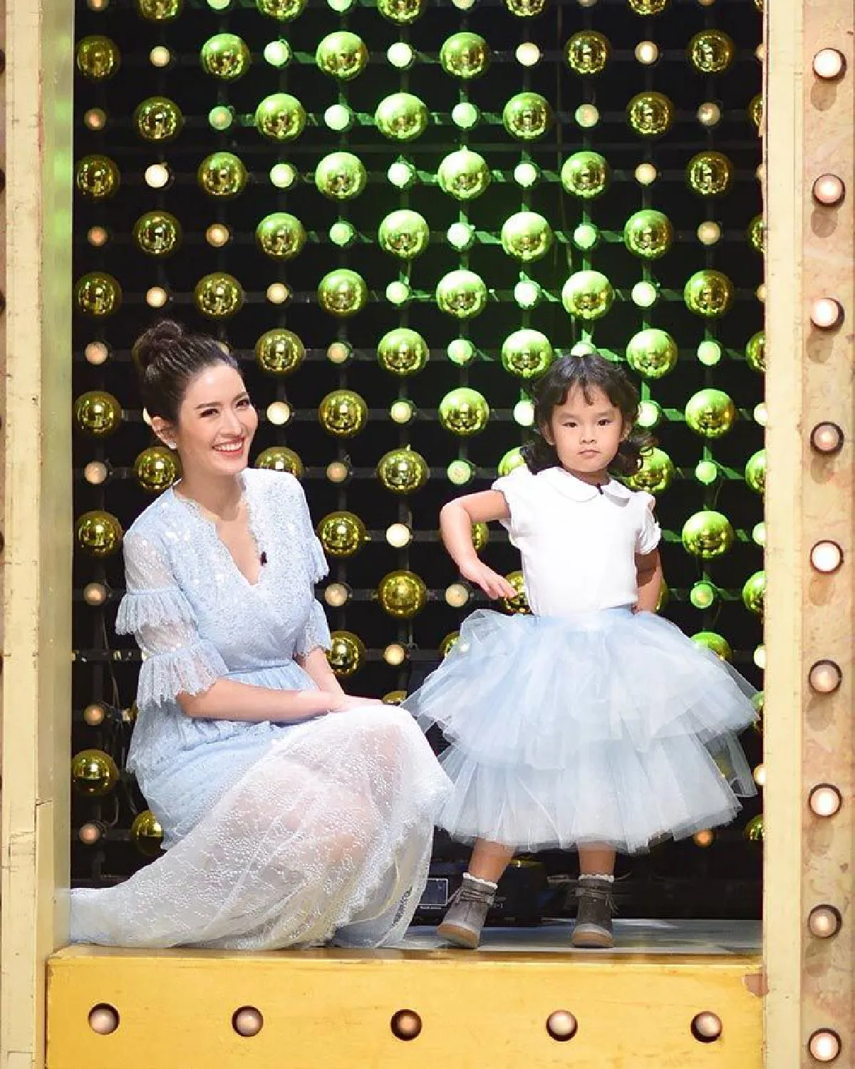 เรียบร้อยขึ้นมาทันที! น้องปีใหม่ เขินหนักได้เจอ น้าชมพู่ ตัวจริง