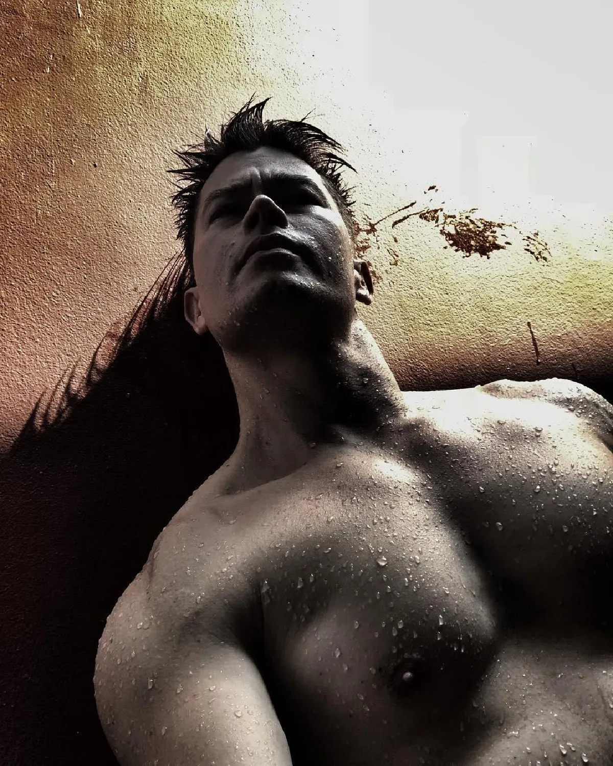 แซ่บอะไรเบอร์นี้! อ้น สราวุธ ถอดเสื้ออวดหุ่นล่ำกล้ามแน่นมาก