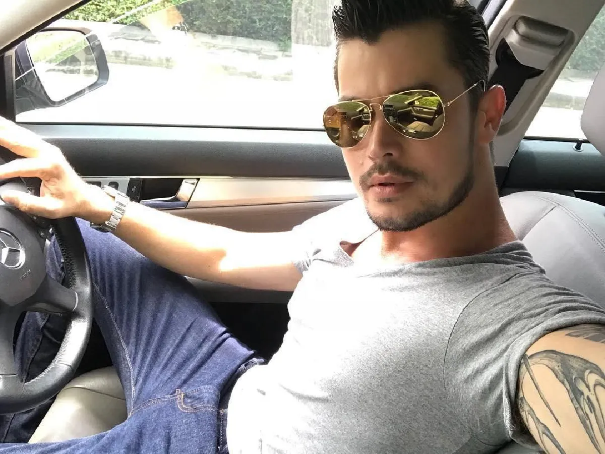 แซ่บอะไรเบอร์นี้! อ้น สราวุธ ถอดเสื้ออวดหุ่นล่ำกล้ามแน่นมาก