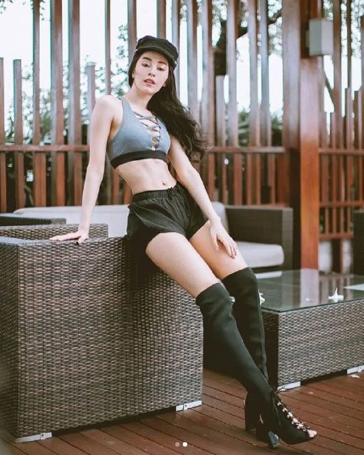 ส่องภาพ ซูริ ซูซานน่า อวดหุ่นเป๊ะในชุดออกกำลังกายสุดแซ่บ