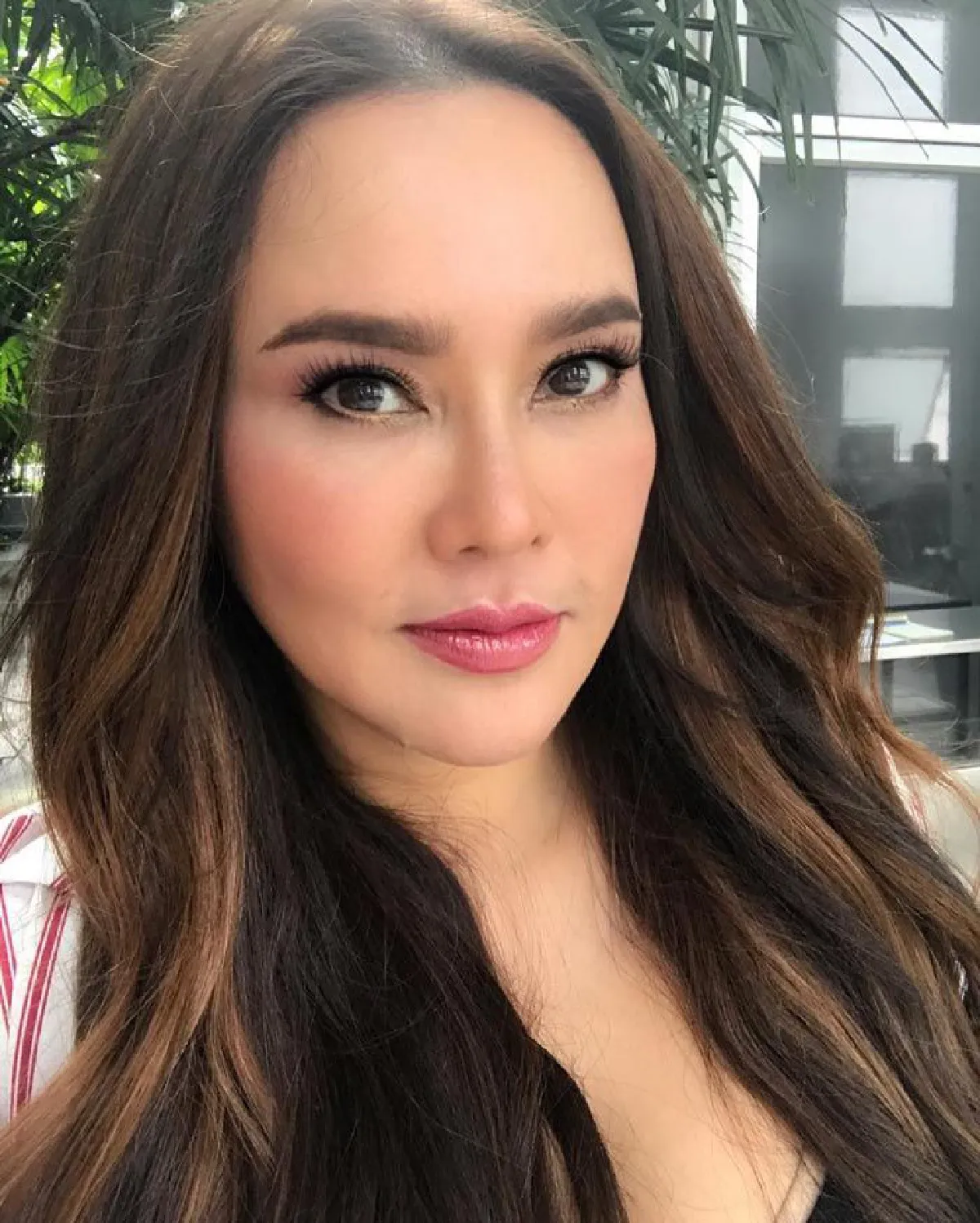 ถึงลอนดอนแล้ว! ใหม่ เจริญปุระ ร่วมเฟรมกับนักดำน้ำอังกฤษบนเครื่องบิน