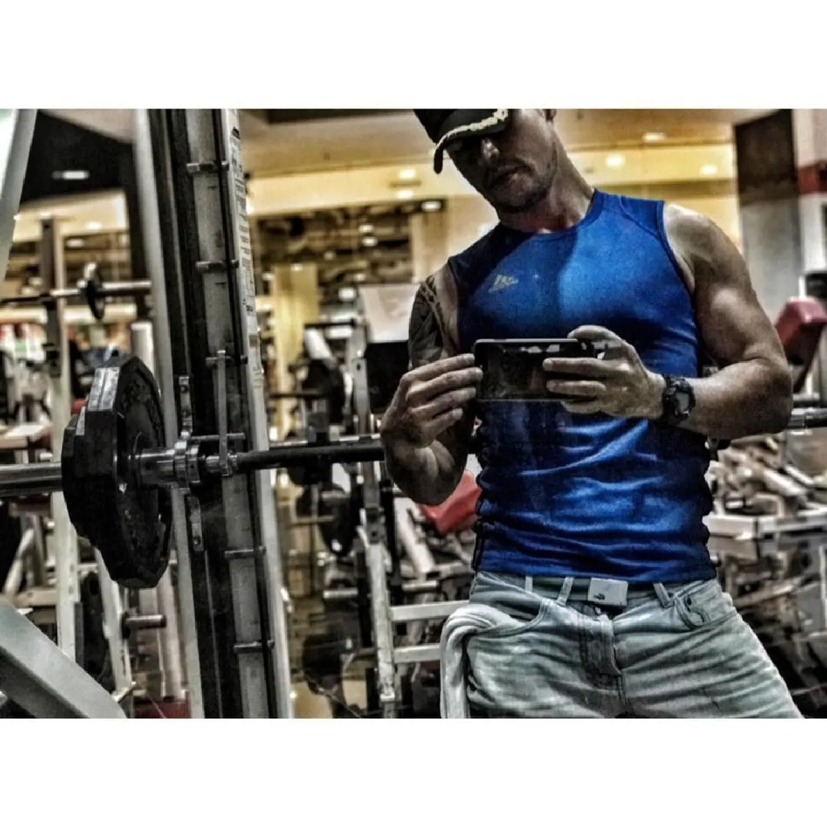 แซ่บอะไรเบอร์นี้! อ้น สราวุธ ถอดเสื้ออวดหุ่นล่ำกล้ามแน่นมาก