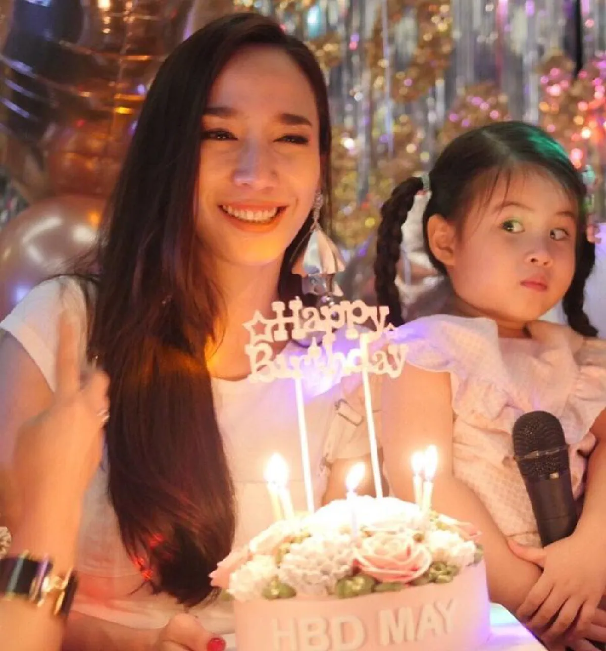 อั้ม พัชราภา เล่นสนุกกับหลานมายูทั้งวัน เหนื่อยกว่าทำงานทั้งเดือน!