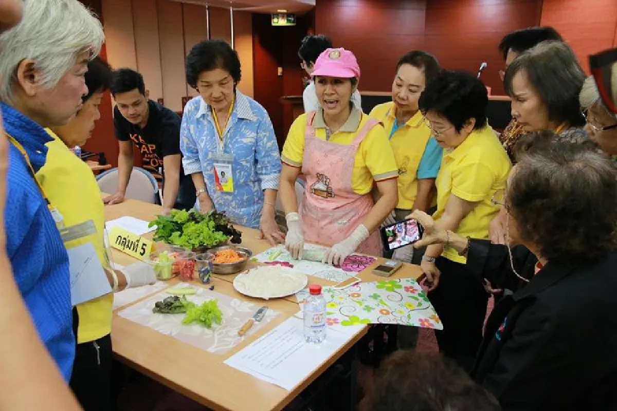 ธรรมศาสตร์  เปิดห้องเรียน "โรงเรียนผู้สูงอายุ" ส่งเสริมความรู้รองรับเอจจิ้งโซไซตี้  พร้อมเตรียมเปิดหลักสูตร "รีเทรนนิ่ง" รับยุทธศาสตร์ชาติ
