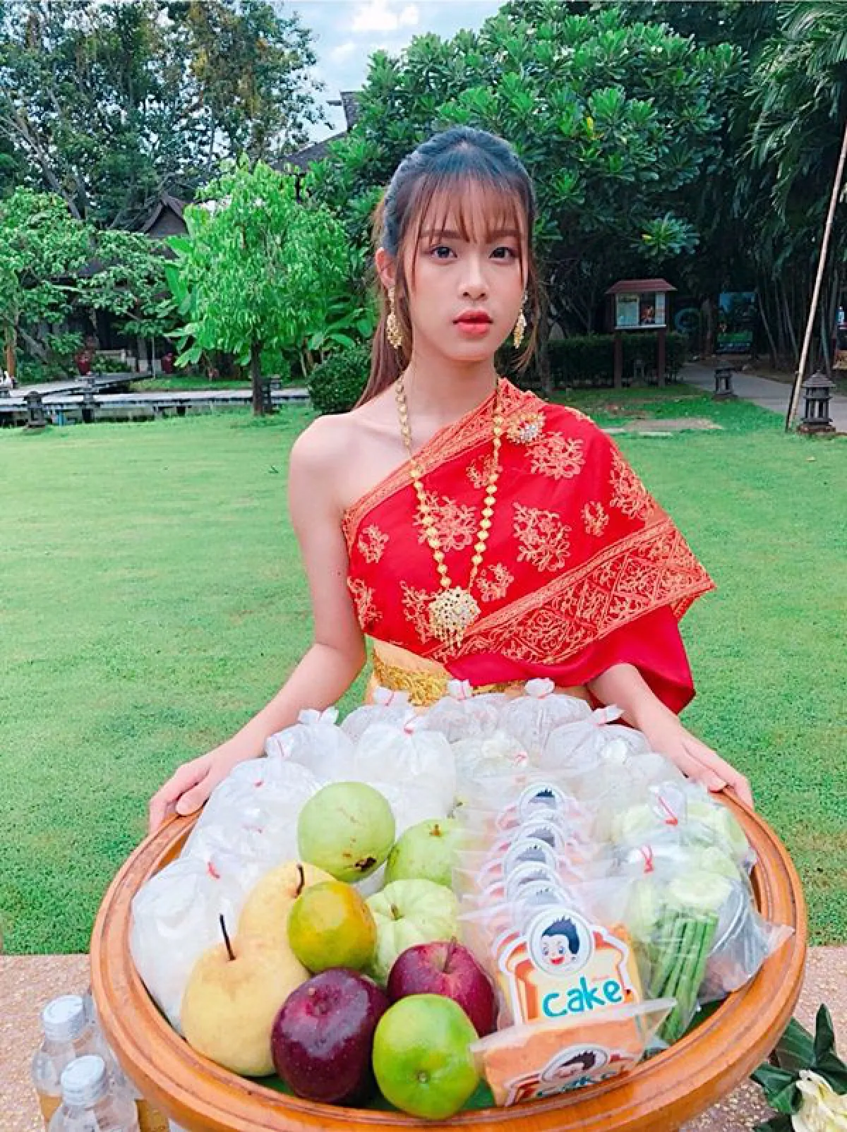 5 สาวไอดอล BNK48 สวมชุดไทยอวดความน่ารักสดใสไปอีกแบบ