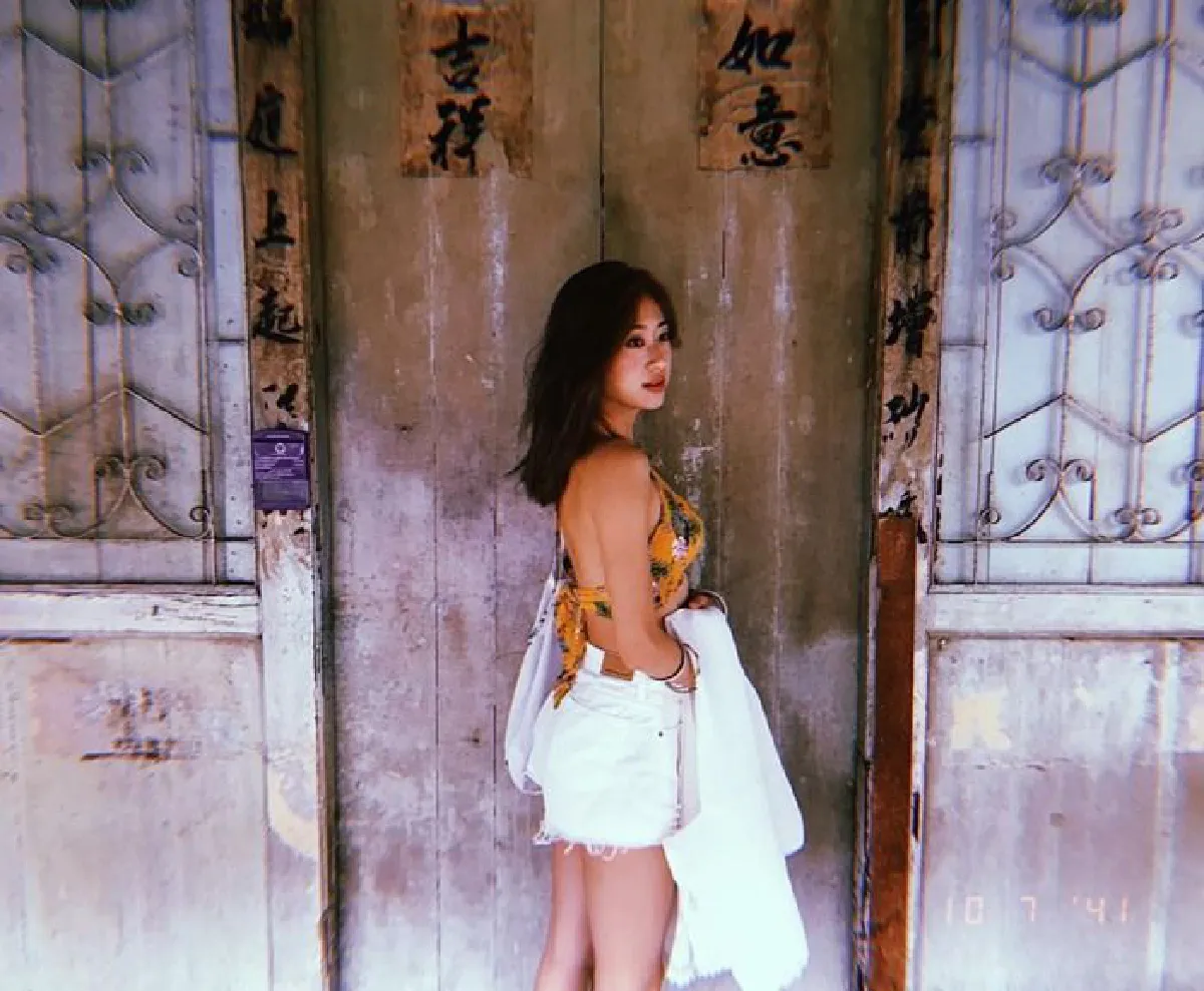 ยิปซี คีรติ โชว์แซ่บในชุดเกาะอกตัวจิ๋ว เที่ยวภูเก็ตกับครอบครัว