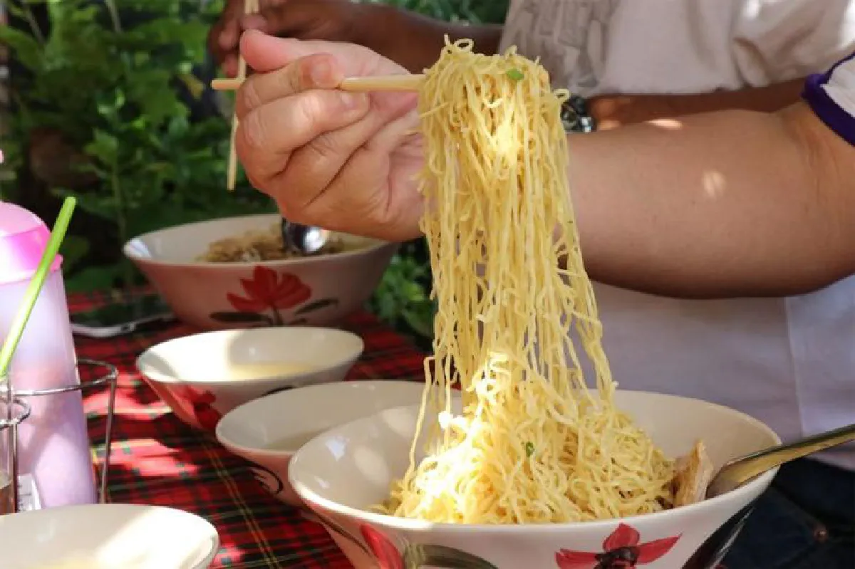 บะหมี่จับกังพิษณุโลก บิ๊กเบิ้มอร่อยในชามเดียว