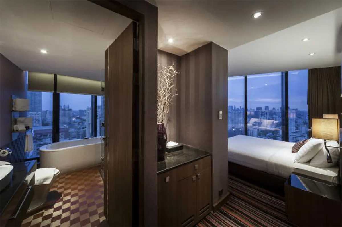 ทวีปที่ 8 ของคนเมือง เดอะ คอนทิเน้นท์ กรุงเทพ