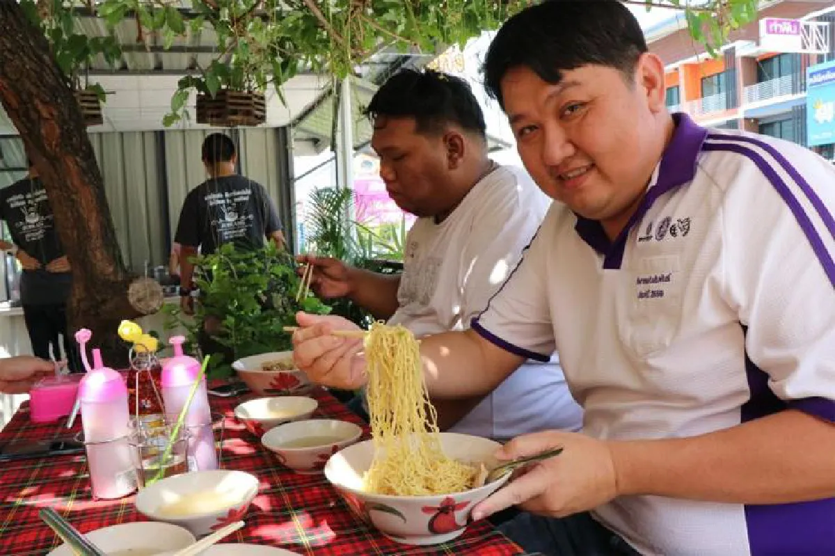 บะหมี่จับกังพิษณุโลก บิ๊กเบิ้มอร่อยในชามเดียว